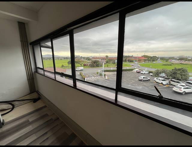 365M² OFFICE TO LET IN NDABENI
